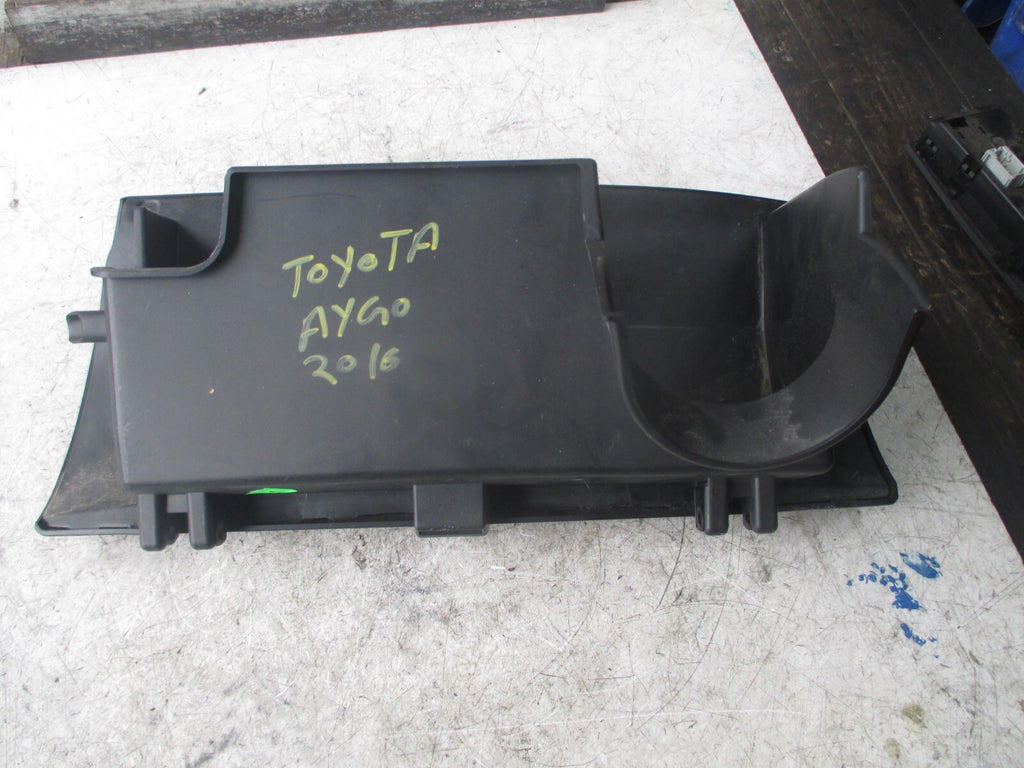 TOYOTA AYGO 2016 PASSENGER SIDE GLOVE BOX UNIT