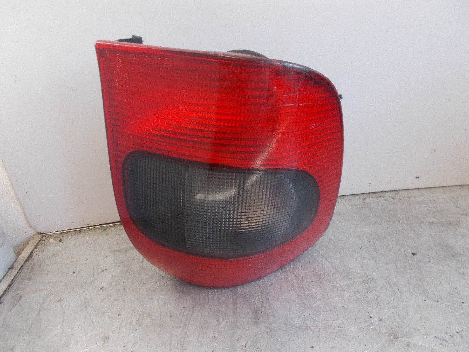 CITROEN BERLINGO 2004 NS/ PASSENGER SIDE REAR LIGHT
