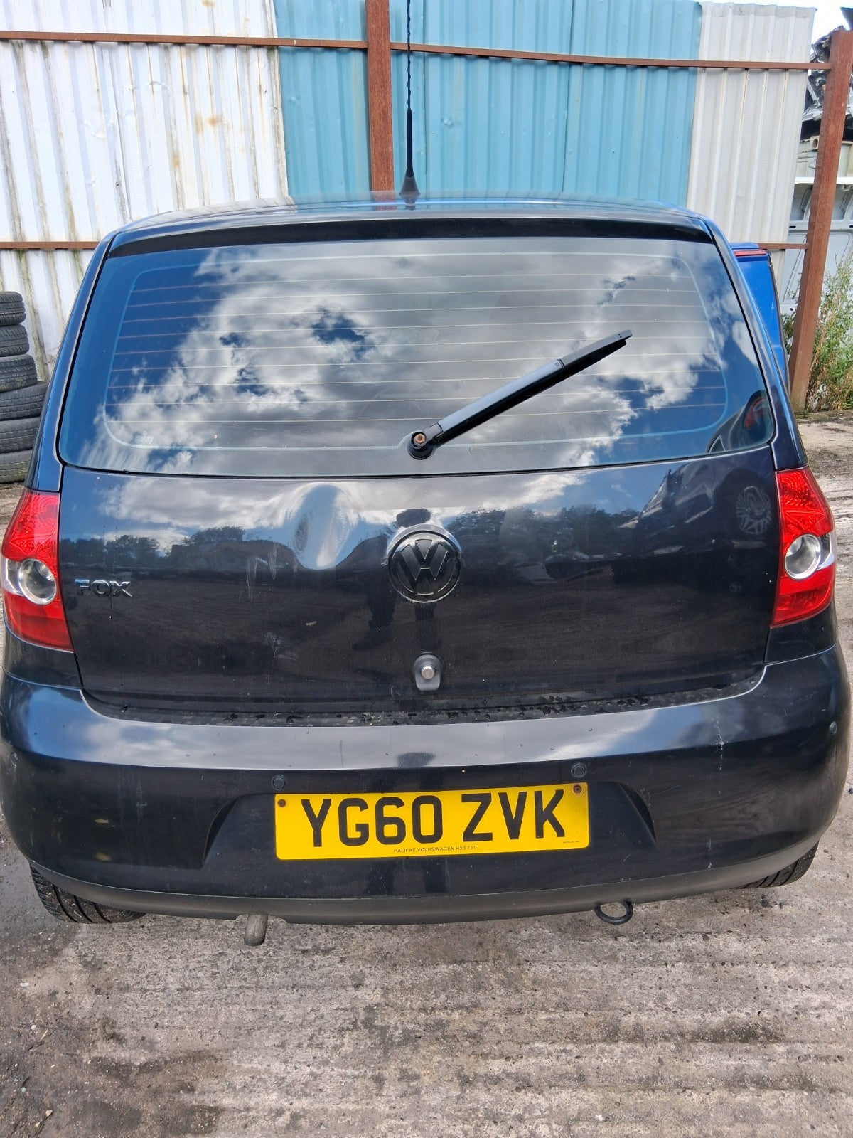 2011 VW VOLKSWAGEN FOX 3 DOOR COMPLETE TAILGATE BOOTLID BLACK