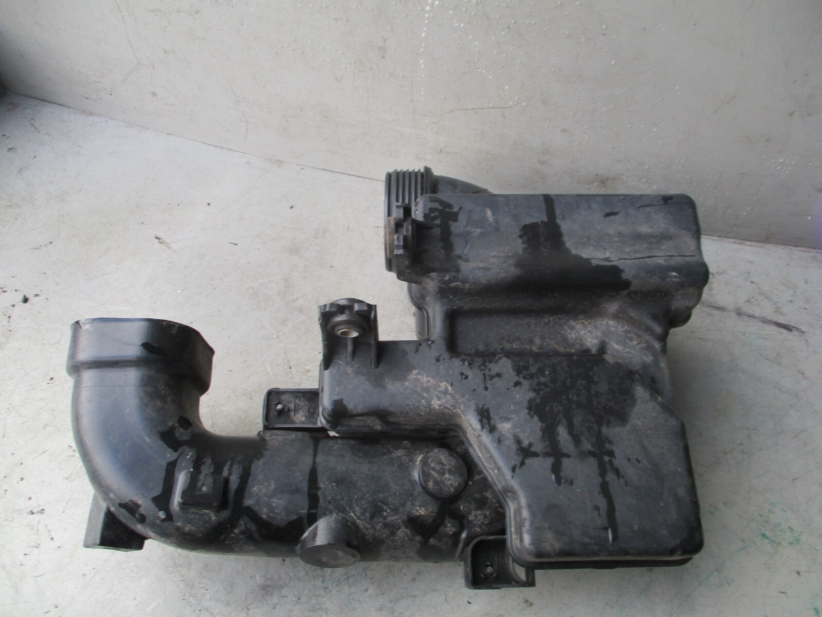 2012 HYUNDAI I40 1.7 DIESEL AIR FILTER HOUSING BOX 282203Z300