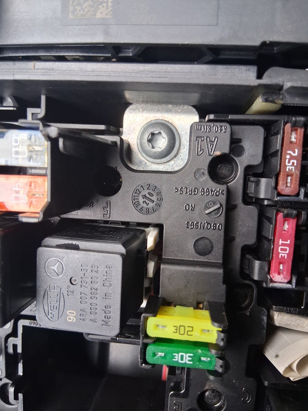 2021 MERCEDES A CLASS DIESEL FUSE BOX A1775404407