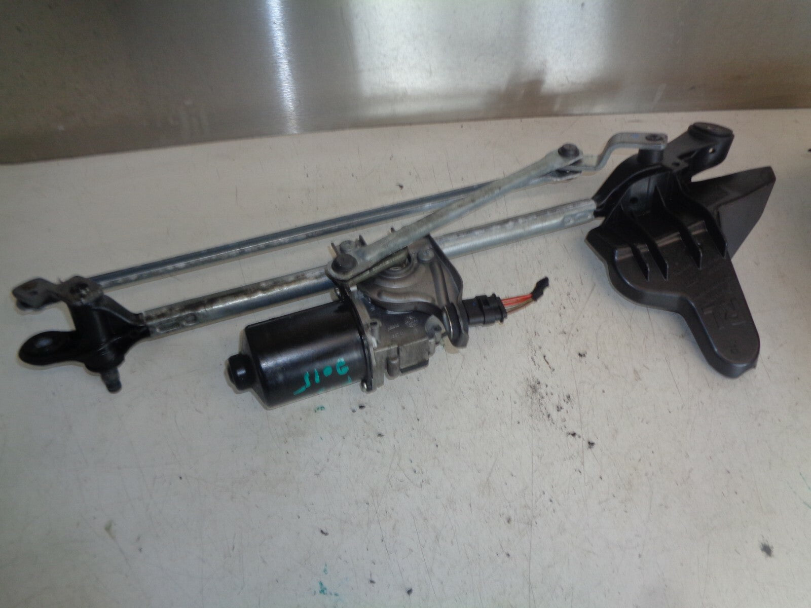 BMW 3 SERIES F30 2015 FRONT WINDSCREEN WIPER MOTOR & LINKAGES 7267504
