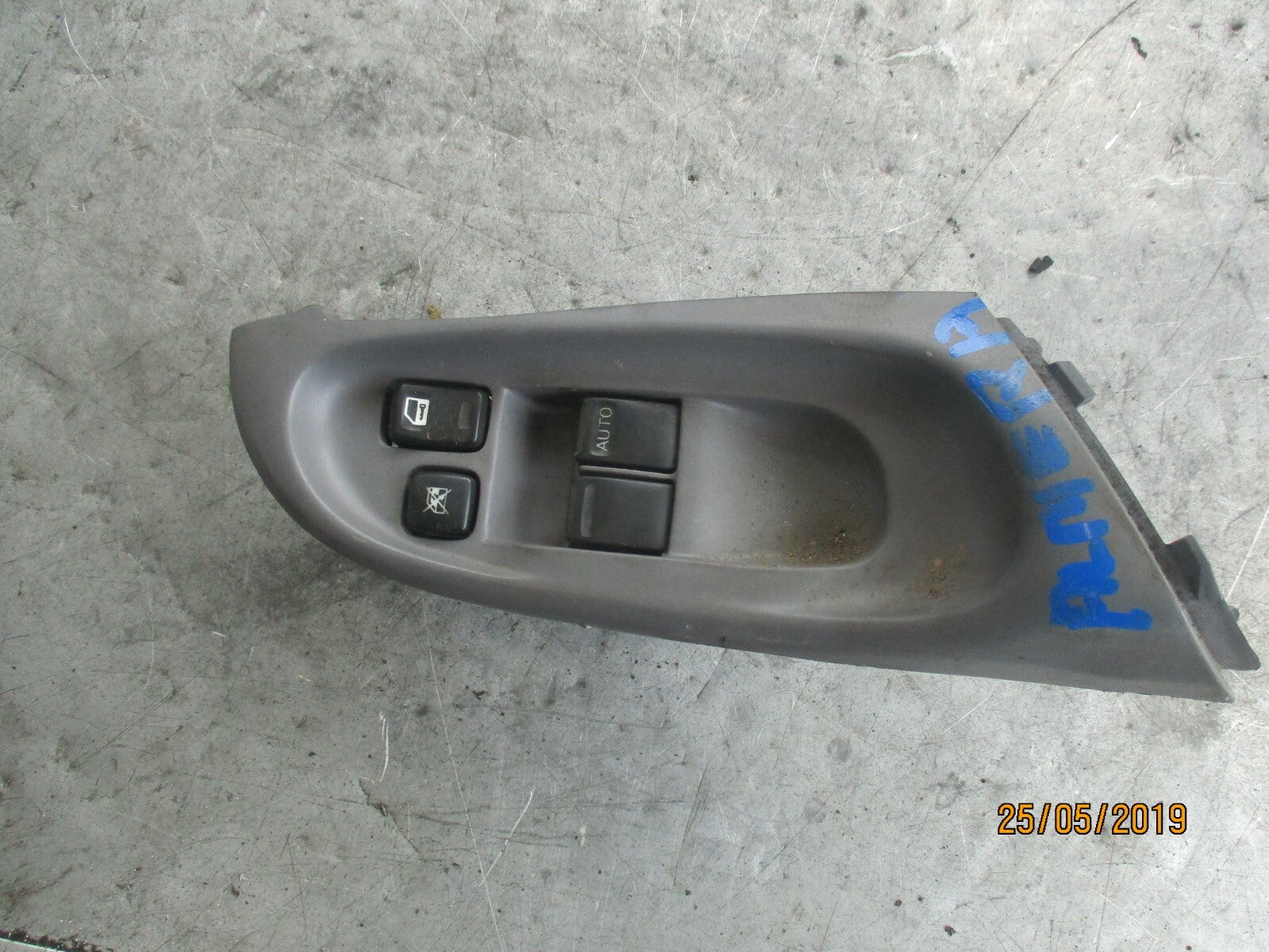 NISSAN ALMERA N16 (MK2) OSF DRIVER SIDE FRONT WINDOW SWITCHES
