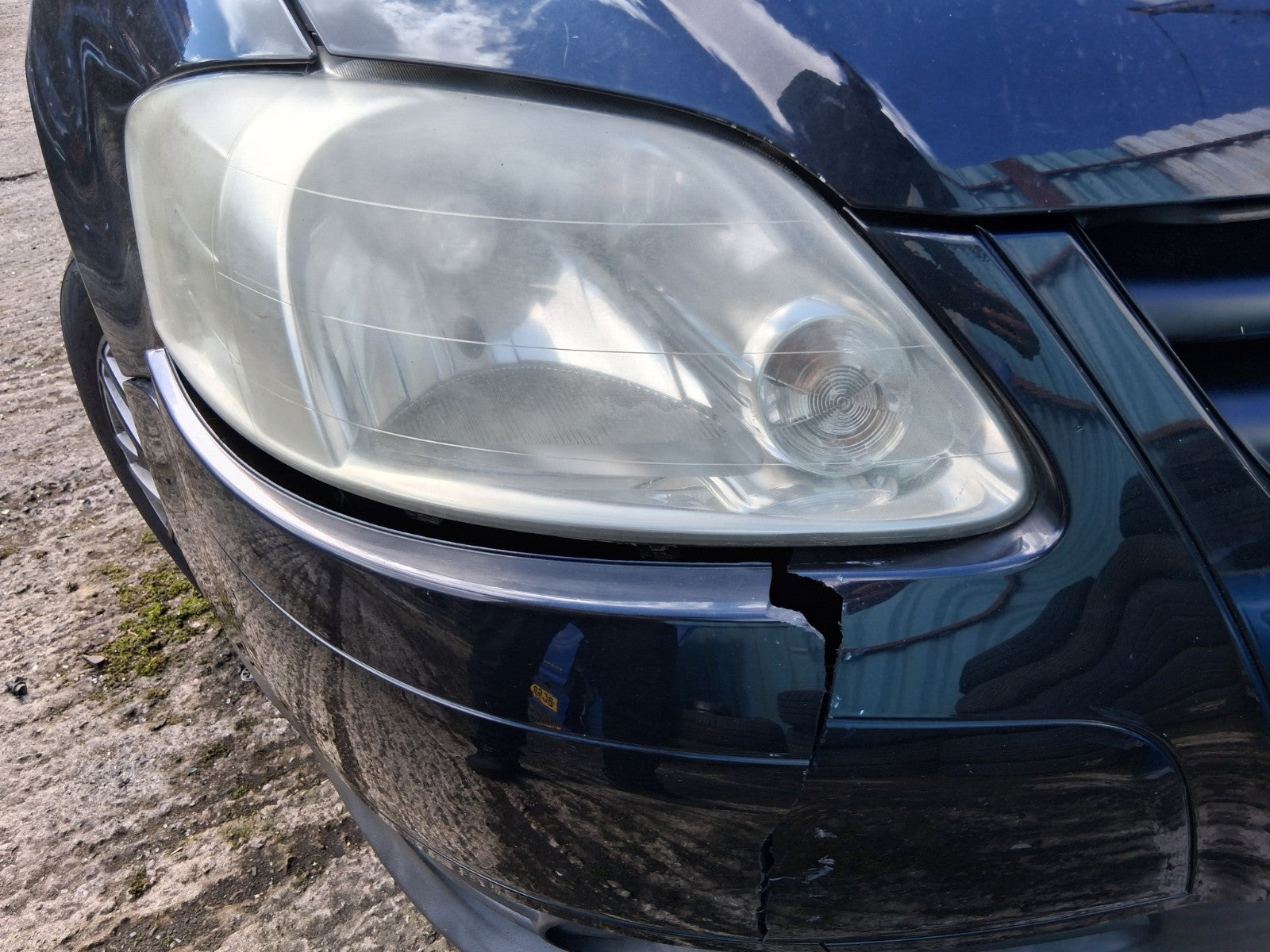 2011 VW VOLKSWAGEN FOX 3 DOOR OSF DRIVER SIDE FRONT RIGHT HEADLIGHT