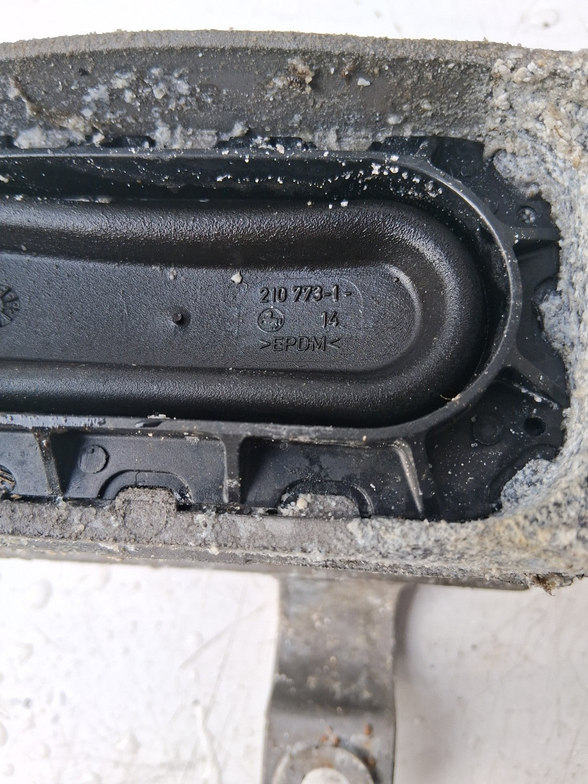 2017 VAUXHALL ZAFIRA C FRONT RIGHT DRIVER SIDE ENGINE MOUNT V06580AC