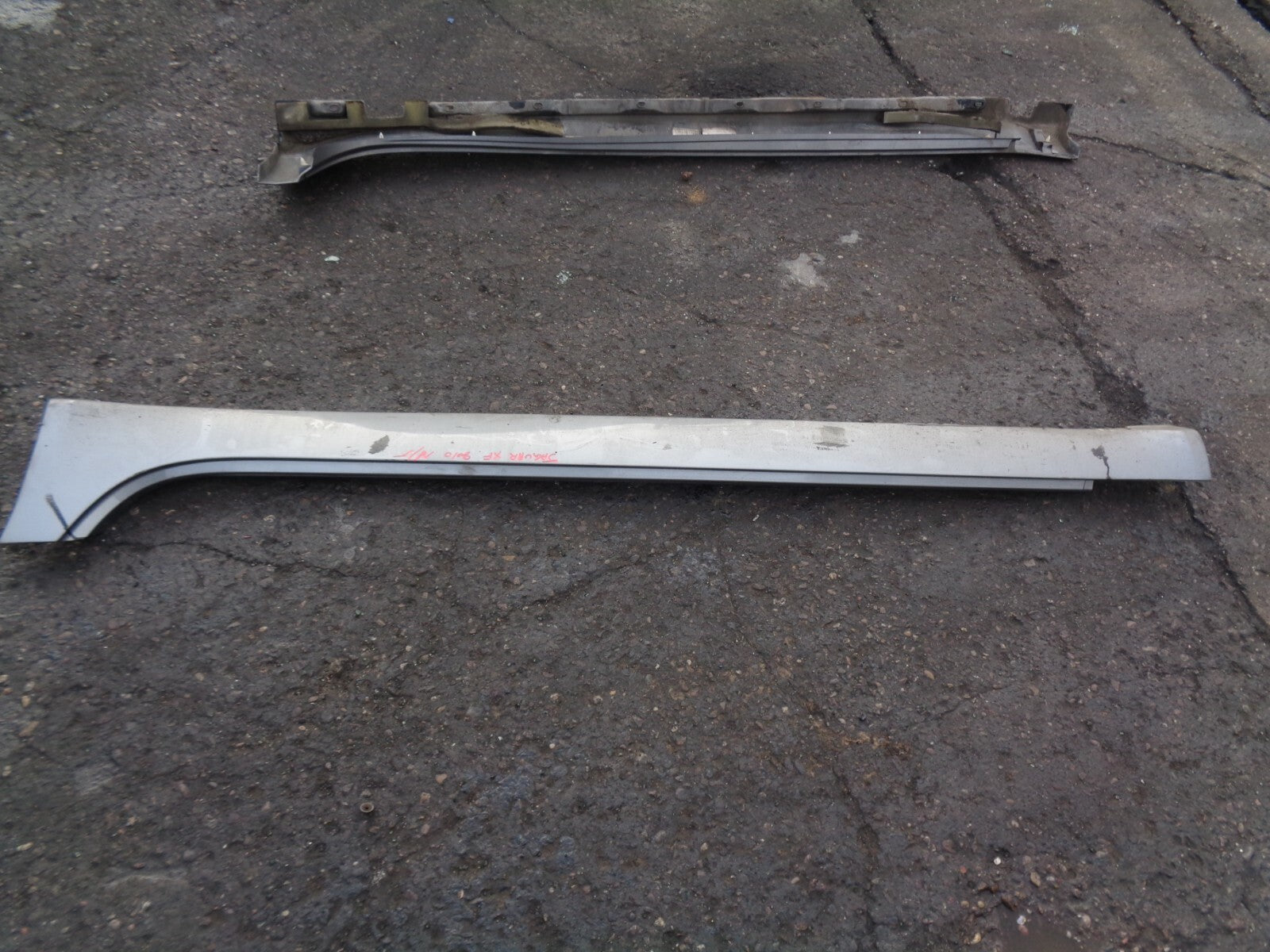 JAGUAR XF 2010 X250 3.0 DIESEL NS PASSENGER SIDE SKIRT IN GREY