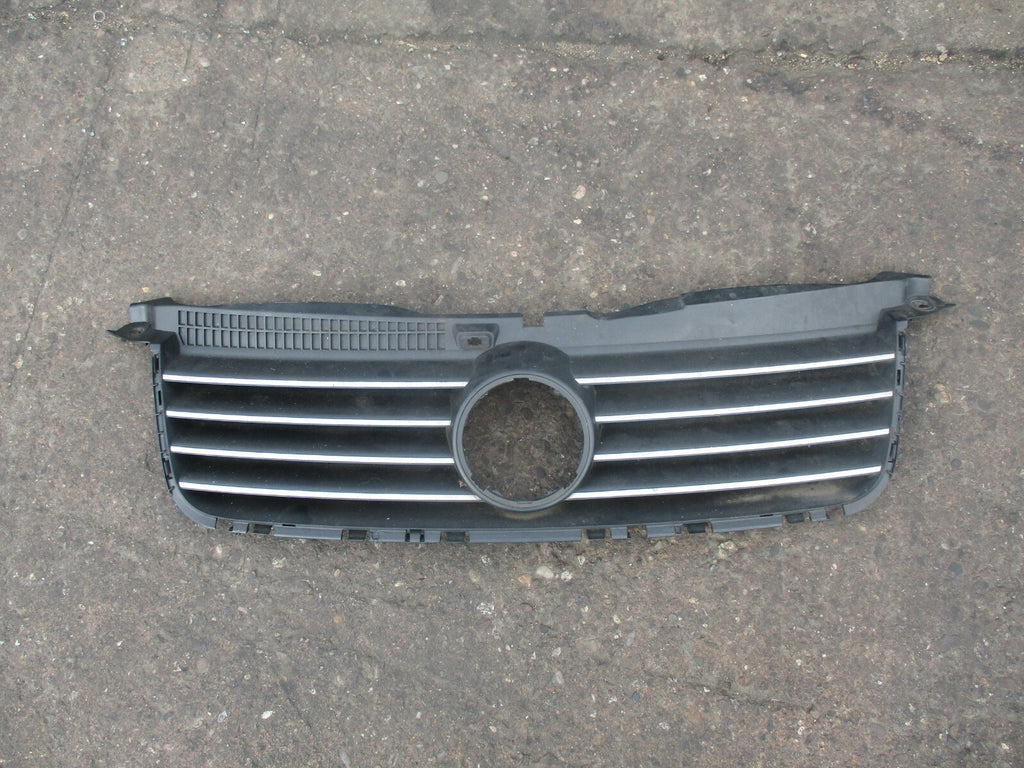 VW VOLKSWAGEN PASSAT B5 FRONT BUMPER GRILL 3B0853651L