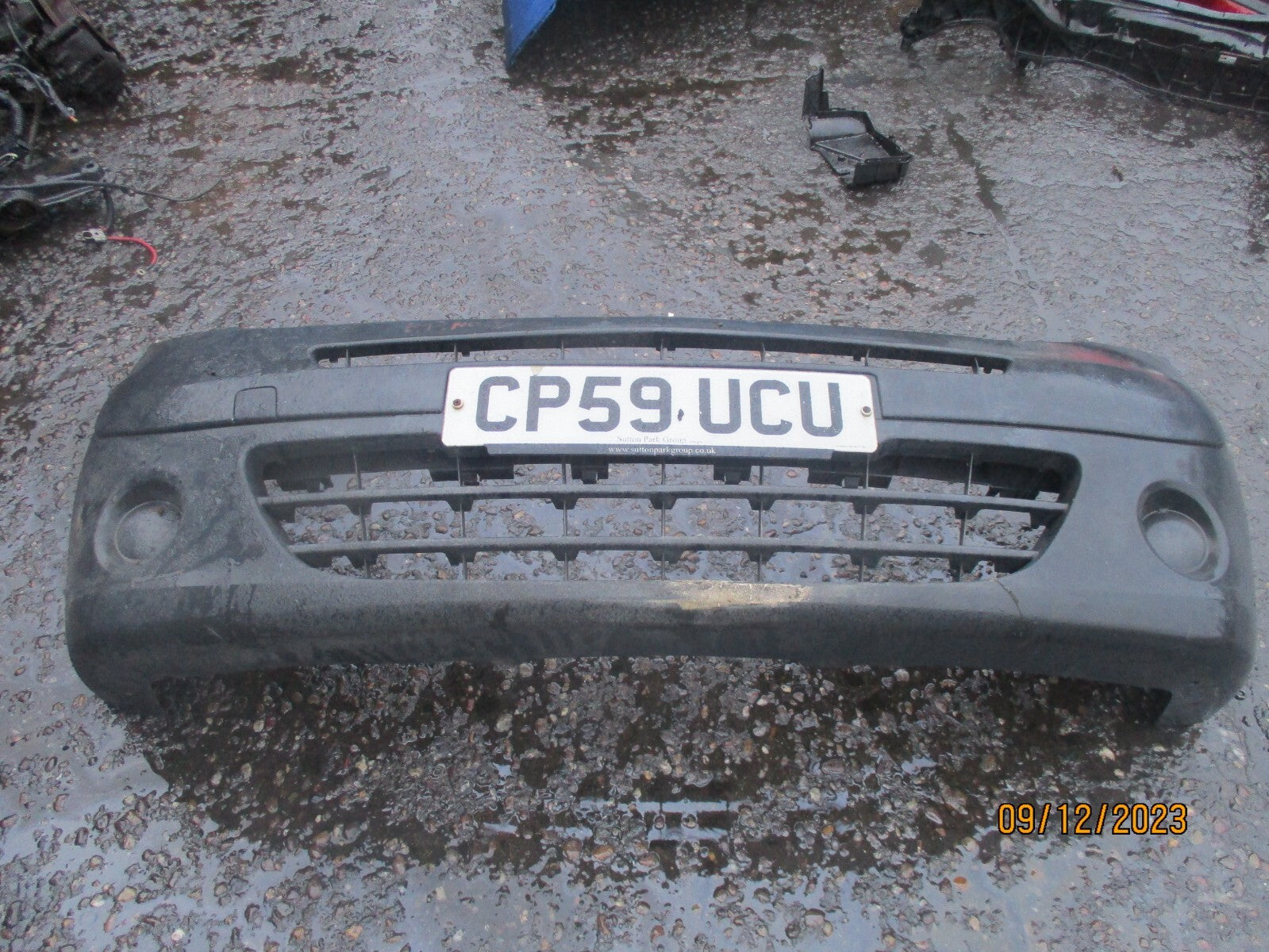 2010 RENAULT KANGOO MK2 FRONT BUMPER COMPLETE BLACK PLASTIC WITH GRILL