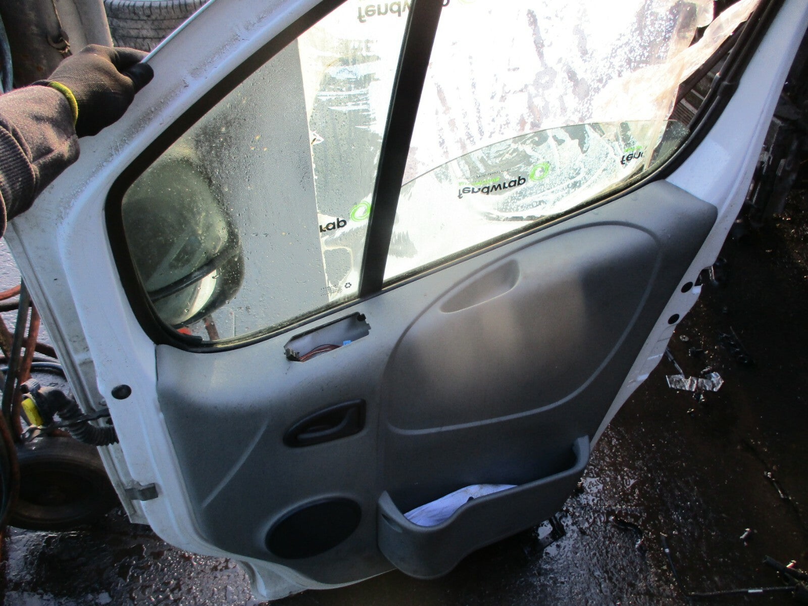 RENAULT TRAFIC X83 MK2 2014 OSF DRIVER SIDE FRONT DOOR WHITE DAMAGED