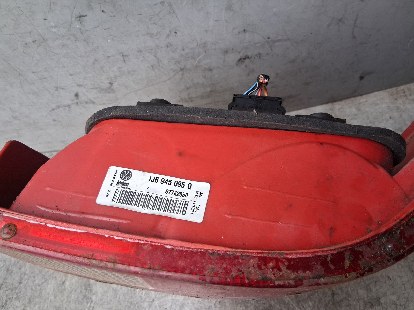 2002 VW VOLKSWAGEN GOLF MK4 NSR PASSENGER SIDE REAR LEFT TAIL LIGHT 1J6945095Q