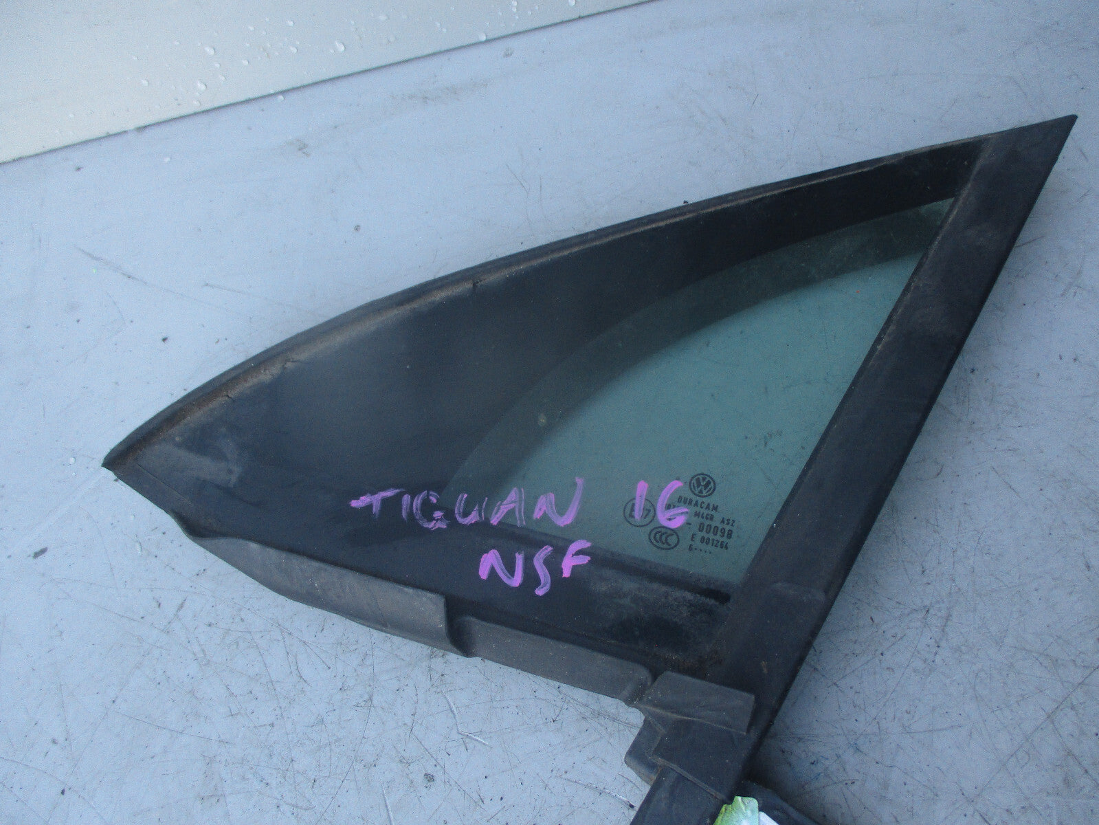 VW TIGUAN MK2 2016 NSF PASSENGER SIDE FRONT QUARTER GLASS