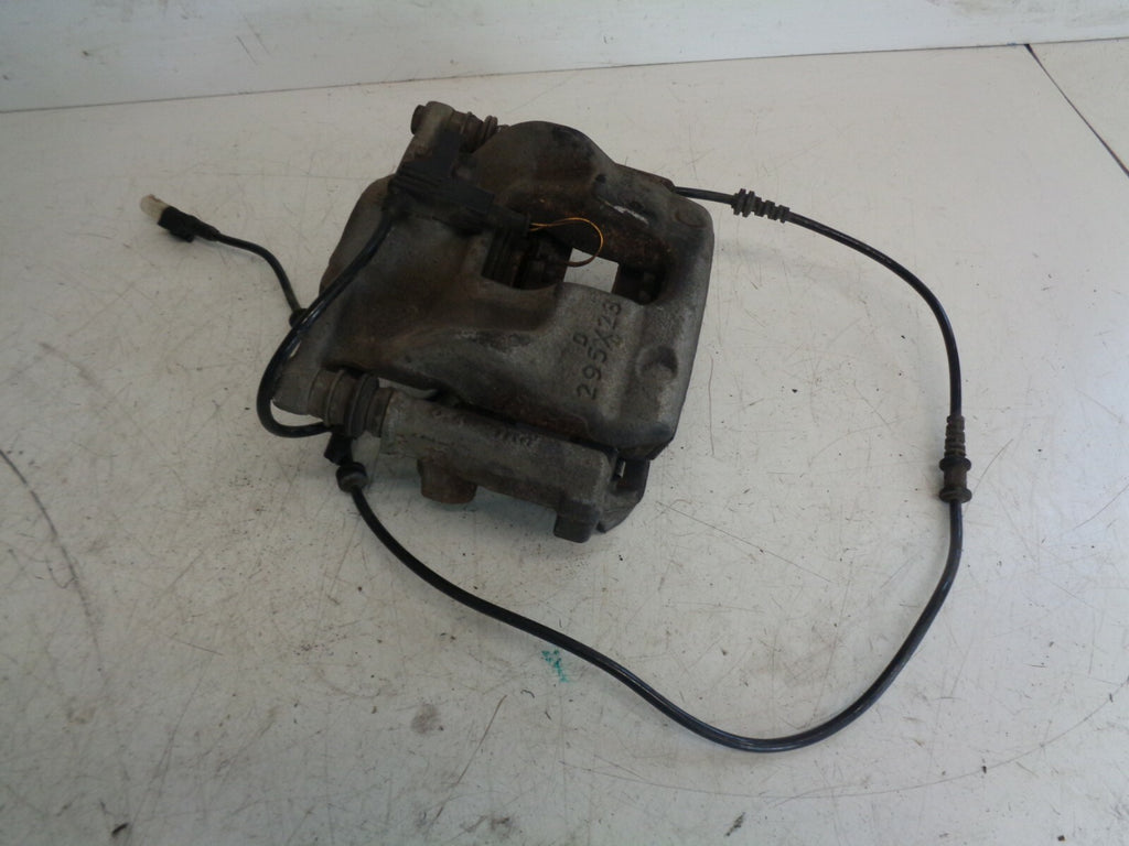 MERCEDES BENZ 2018 2.1 DIESEL A200d DRIVER SIDE FRONT BRAKE CALIPER WITH SENSOR
