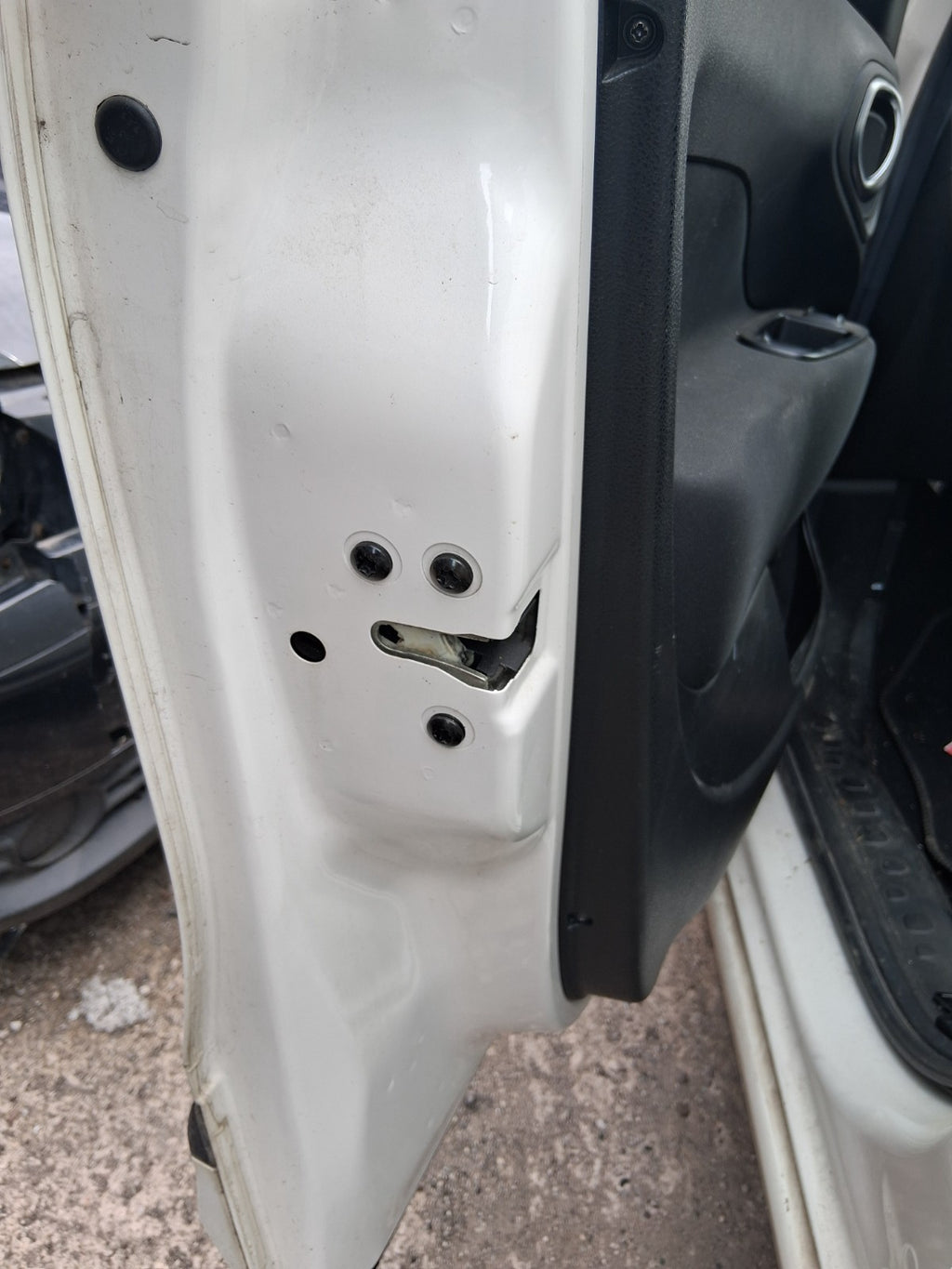 2019 FIAT 500L URBAN HATCH NSF PASSENGER SIDE FRONT DOOR LOCK MECHANISM