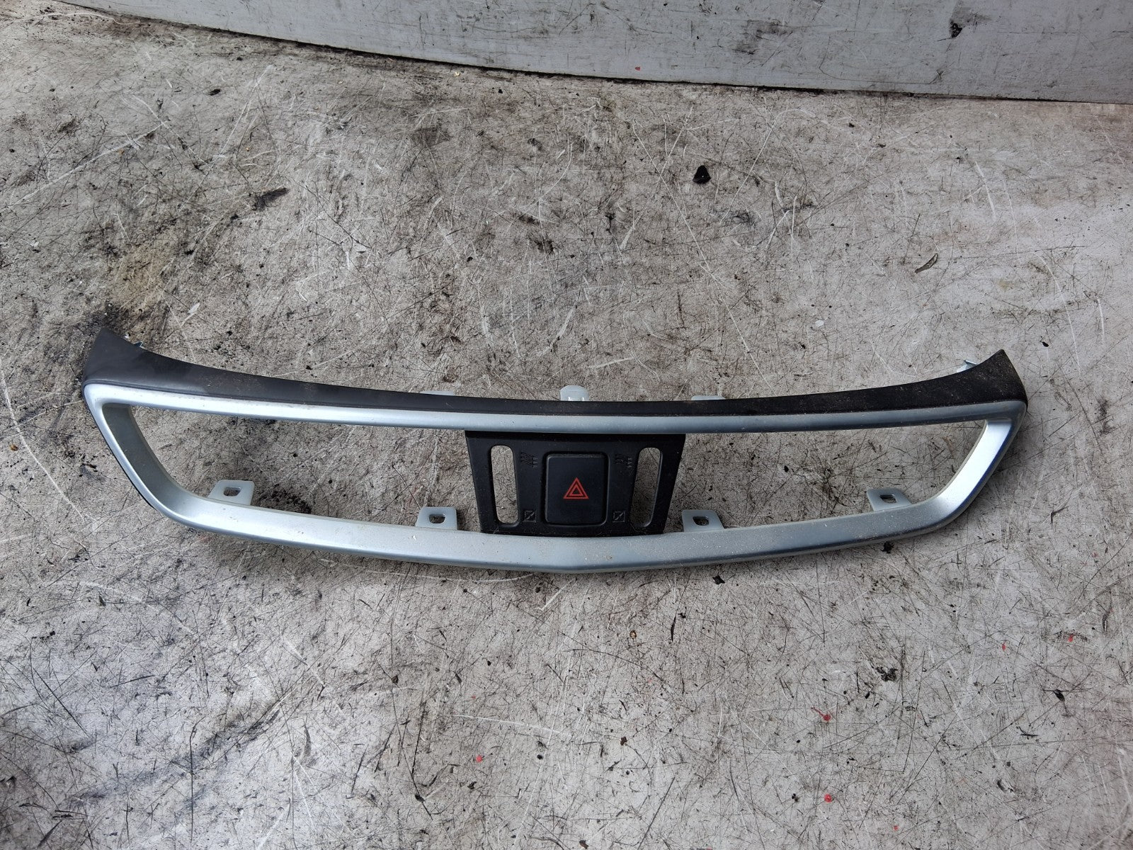 2020 NISSAN QASHQAI J11 MK2 FACELIFT HAZARD SWITCH TRIM PANEL COVER