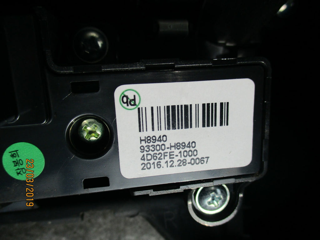 KIA RIO YB (MK4) CENTRE CONSOLE GEAR STICK SURROUND TRIM & PORTS 93300H8940