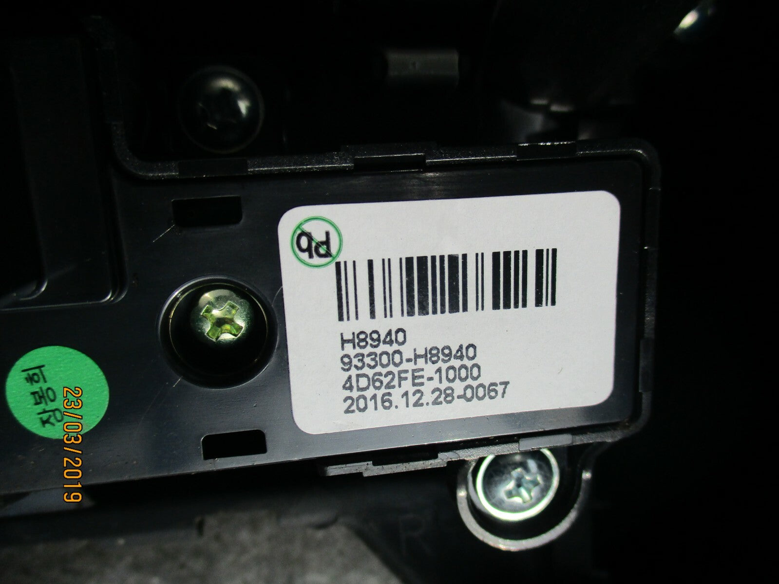 KIA RIO YB (MK4) CENTRE CONSOLE GEAR STICK SURROUND TRIM & PORTS 93300H8940