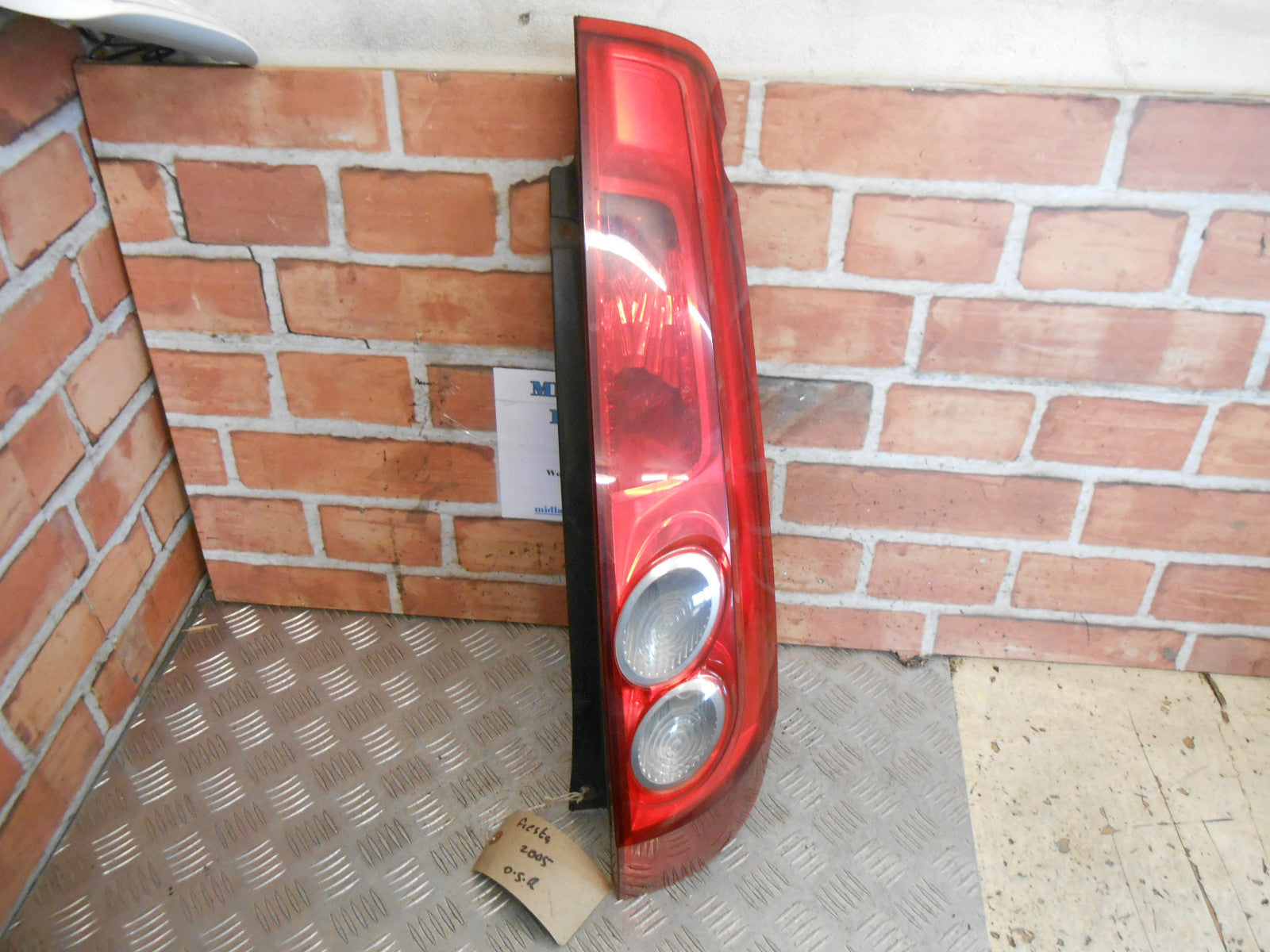 FORD FIESTA MK6 2007 3 DOOR FACELIFT OSR DRIVER REAR BRAKE LIGHT 6S61-13404-BF