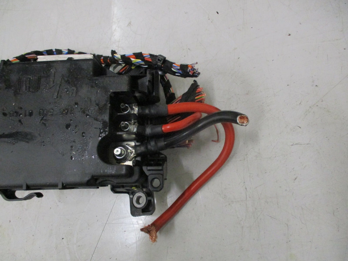 MERCEDES GLA220 2.1 170HP 2014 DIESEL UNDER BONNET FUSE RELAY BOX A2465400140