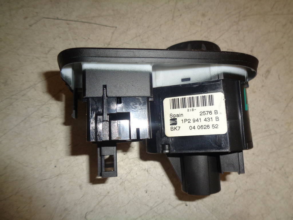 SEAT LEON MK2 2007 FRONT HEADLIGHT SWITCH CONTROL UNIT 1P2941431B