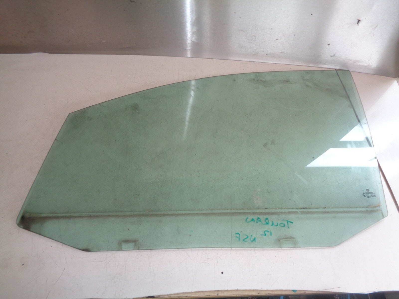 VW VOLKSWAGEN TOURAN 2012 NSF PASSENGER SIDE FRONT DOOR WINDOW GLASS