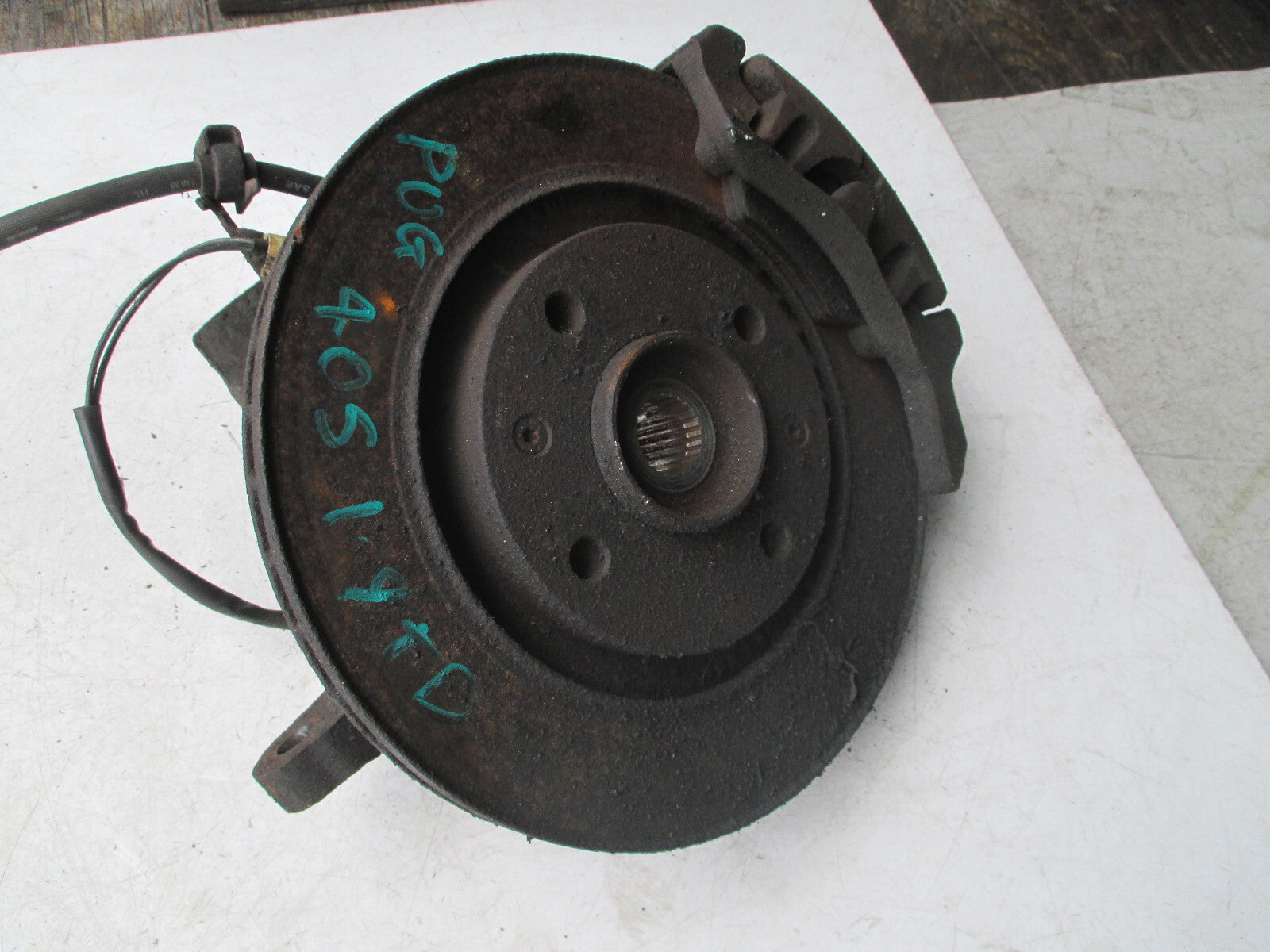 PEUGEOT 405 1997 1.9 TDI OSF DRIVER SIDE FRONT BRAKE CALIPER HUB SHOCK SPRING