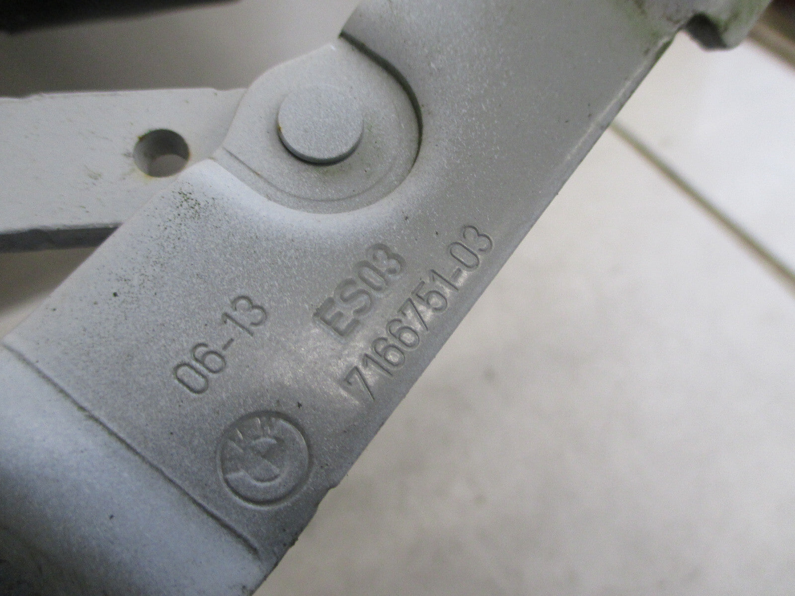 BMW 1 SERIES E87 2013 REAR TAILGATE BOOTLID BOOT HINGES 7166751 7166752