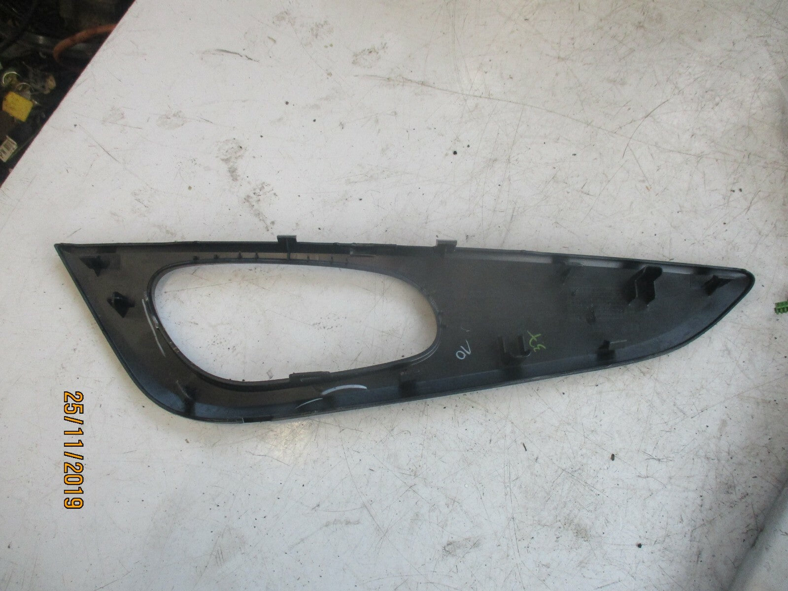 NISSAN QASHQAI J11 MK2 NSR PASSENGER SIDE REAR DOOR SURROUND TRIM 826834EA1AX