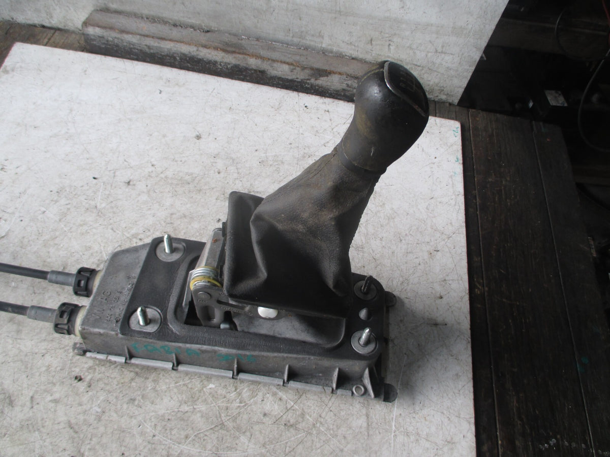 SKODA FABIA MK3 2016 6 SPEED MANUAL GEAR STICK ASSEMBLY 6Q0711061E