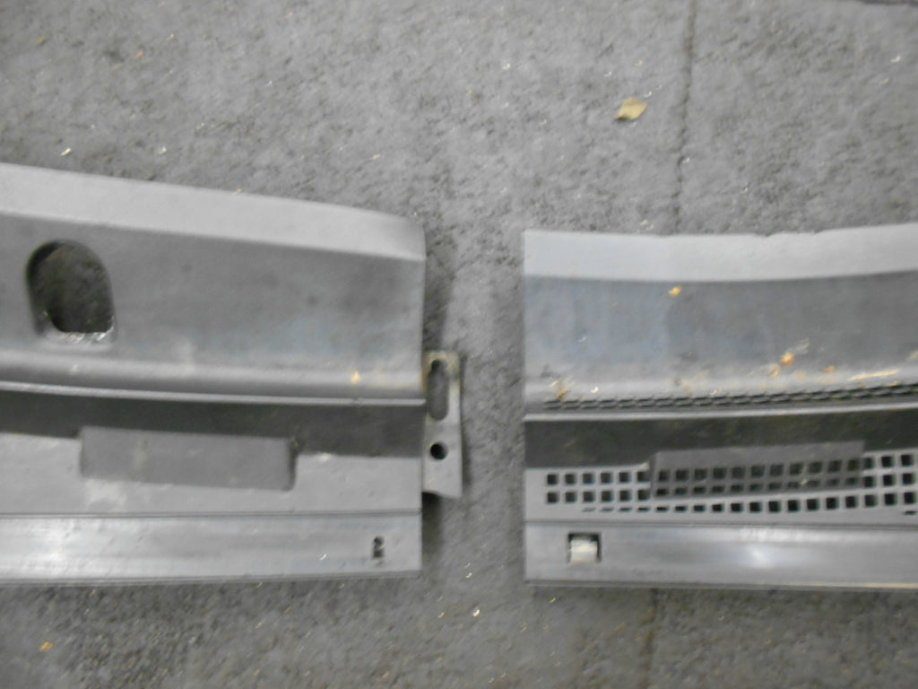 MAZDA 3 BK 2005 SCUTTLE PANEL WINDSCREEN WIPER SURROUND TRIM B32H507R1