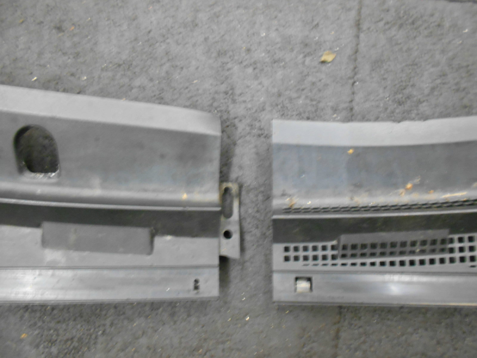 MAZDA 3 BK 2005 SCUTTLE PANEL WINDSCREEN WIPER SURROUND TRIM B32H507R1