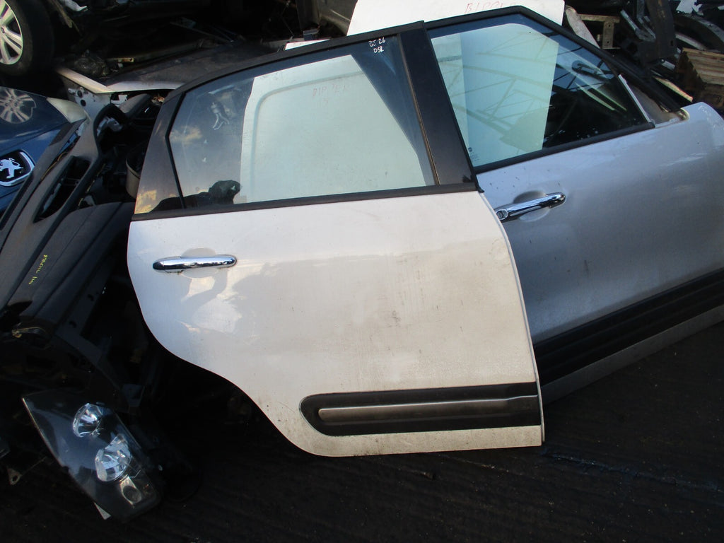 FIAT 500L 2013 OSR DRIVER SIDE REAR COMPLETE DOOR WHITE