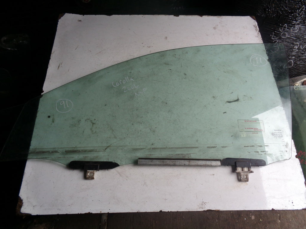 TOYOTA COROLLA 2004 NSF PASSENGER SIDE FRONT WINDOW GLASS E643R007951