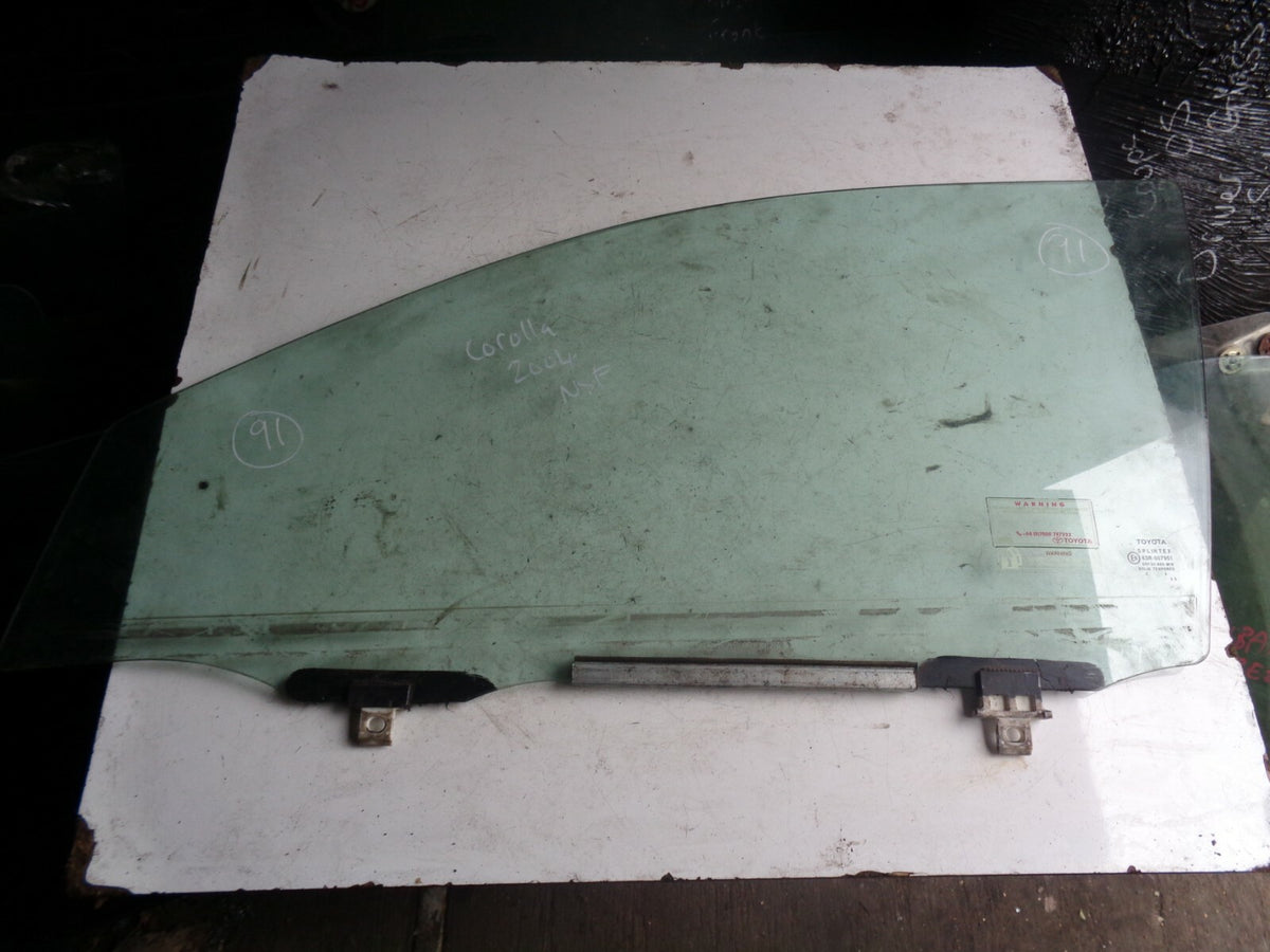TOYOTA COROLLA 2004 NSF PASSENGER SIDE FRONT WINDOW GLASS E643R007951