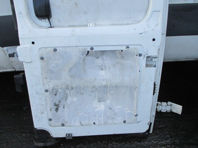 2020 SAIC LDV V80 HIGH ROOF NSR PASSENGER SIDE REAR DOOR COMPLETE WHITE