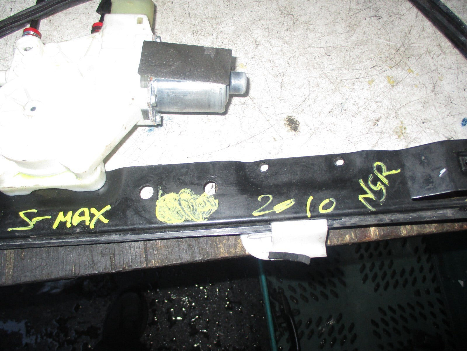 FORD S-MAX 2010 NSR PASSENGER SIDE REAR DOOR LOCK MECHANISM 6M21U23200