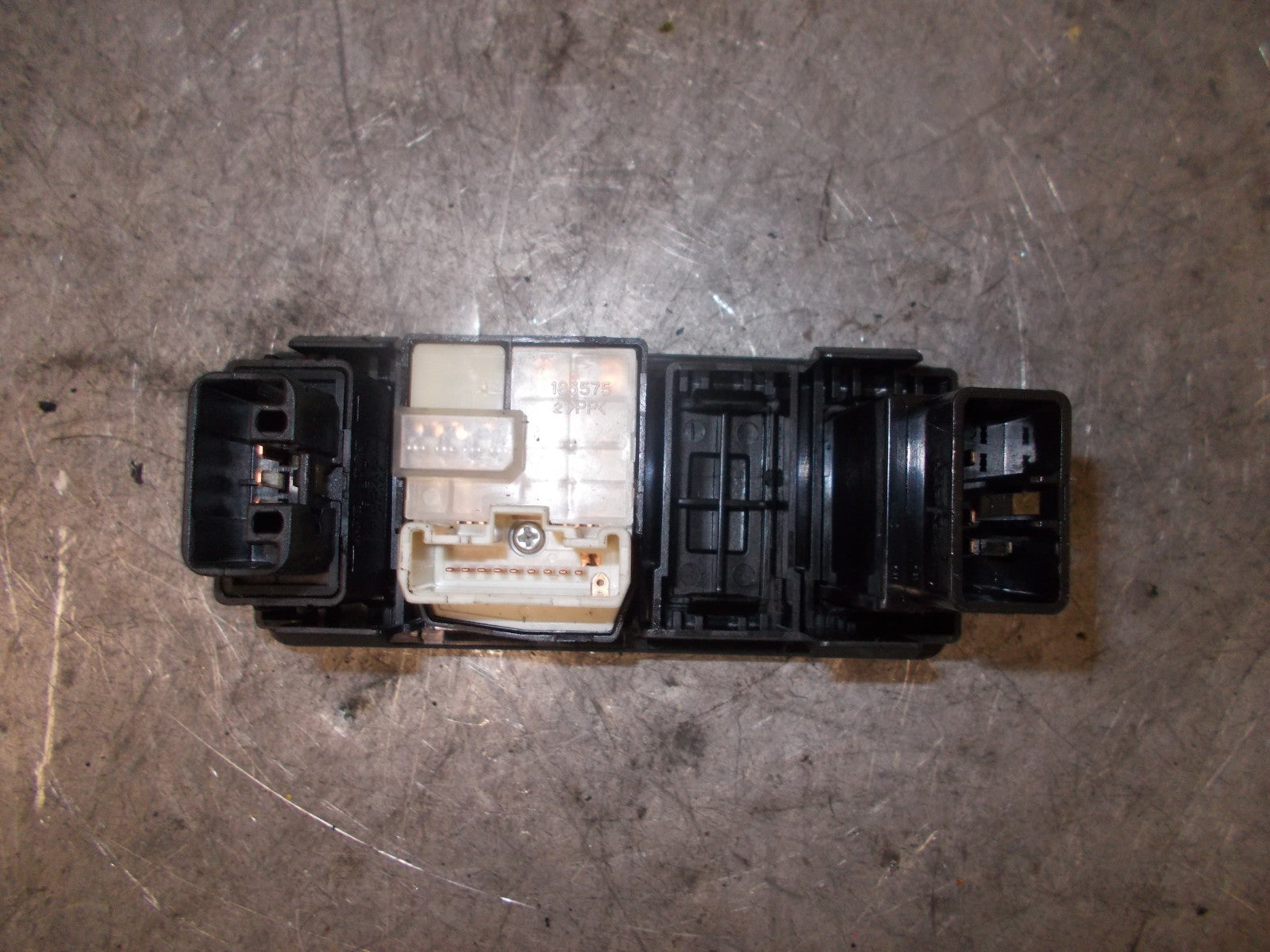 TOYOTA AVENSIS T250 2007 MK2 HEADLIGHT & MIRROR CONTROL SWITCHES 8415205051