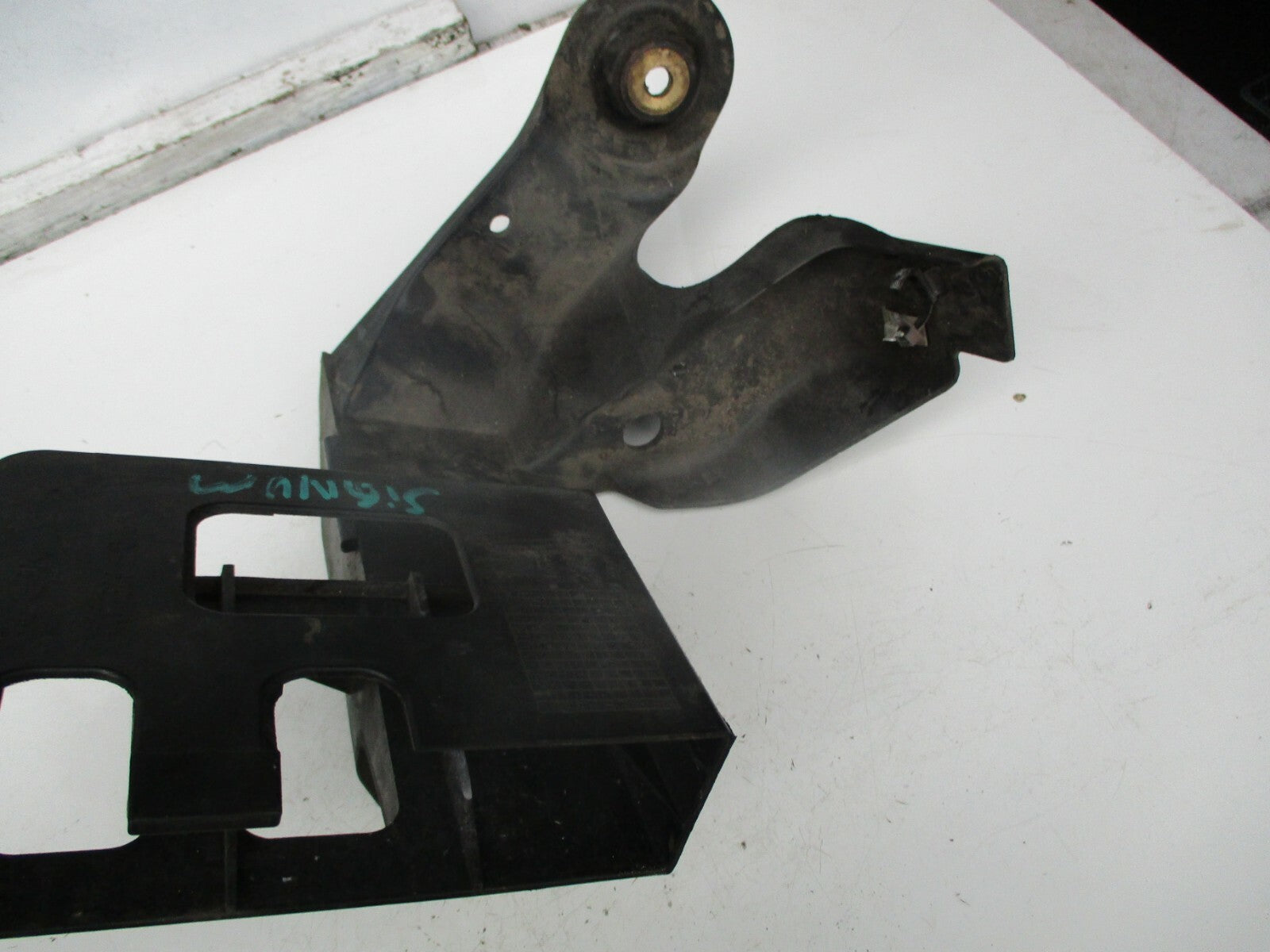 VAUXHALL SIGNUM 2006 PLASTIC ECU MODULE HOLDER BRACKET 329510614