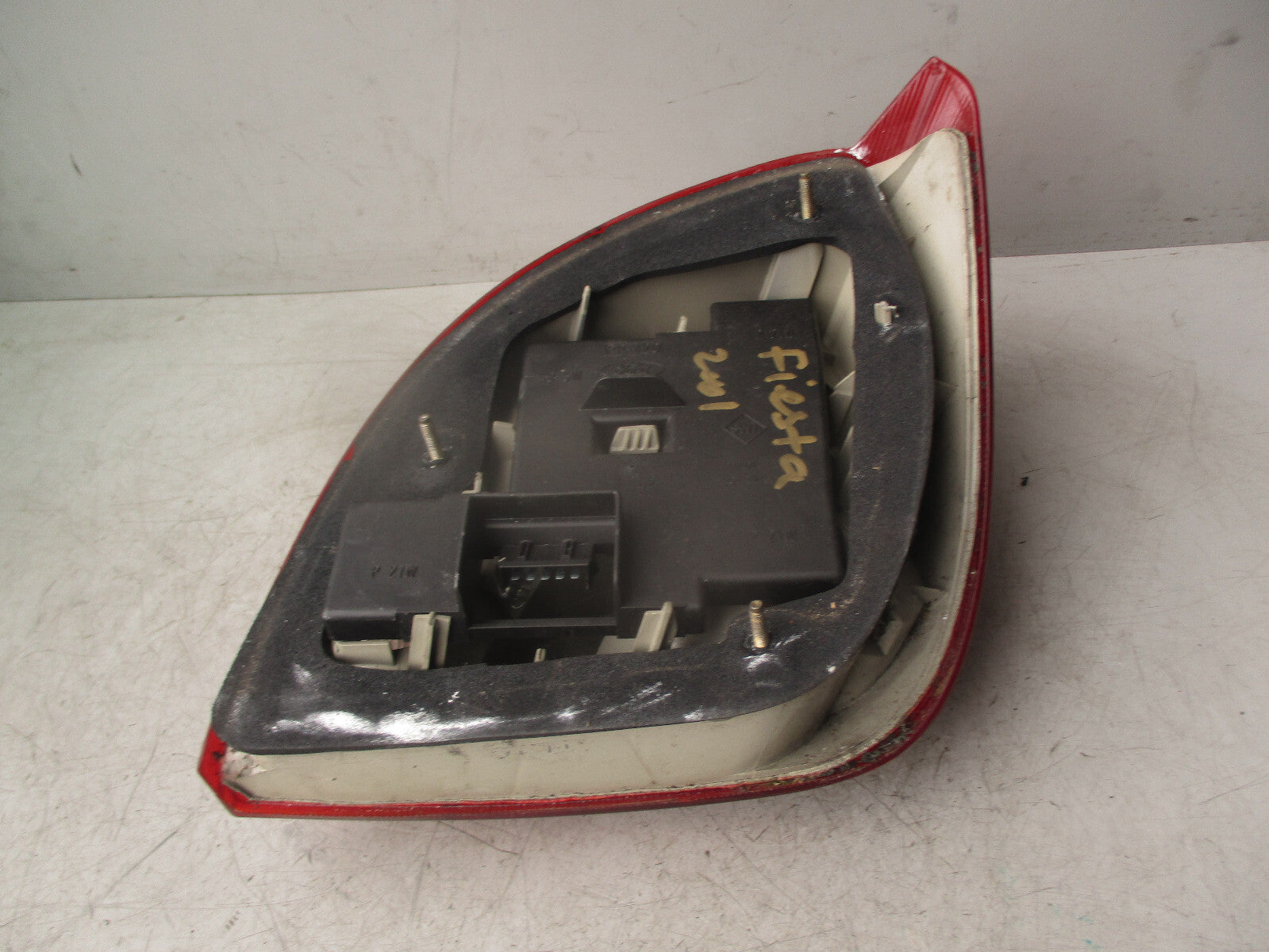 2001 FORD FIESTA NSR PASSENGER SIDE LEFT REAR TAIL LIGHT TAIL LAMP 96FG13N004