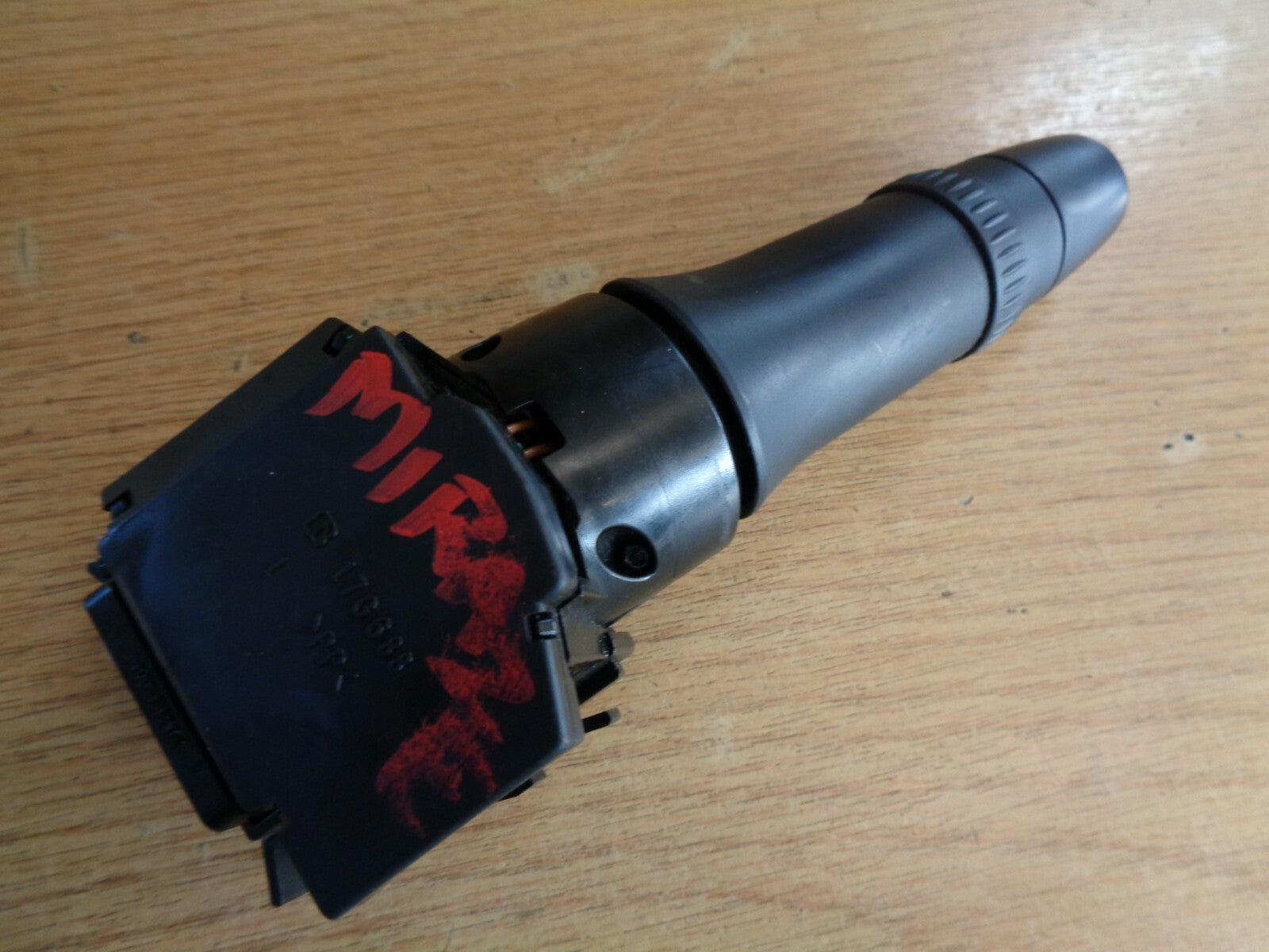 MITSUBISHI MIRAGE 3 WIPER STALK BLACK ONLY