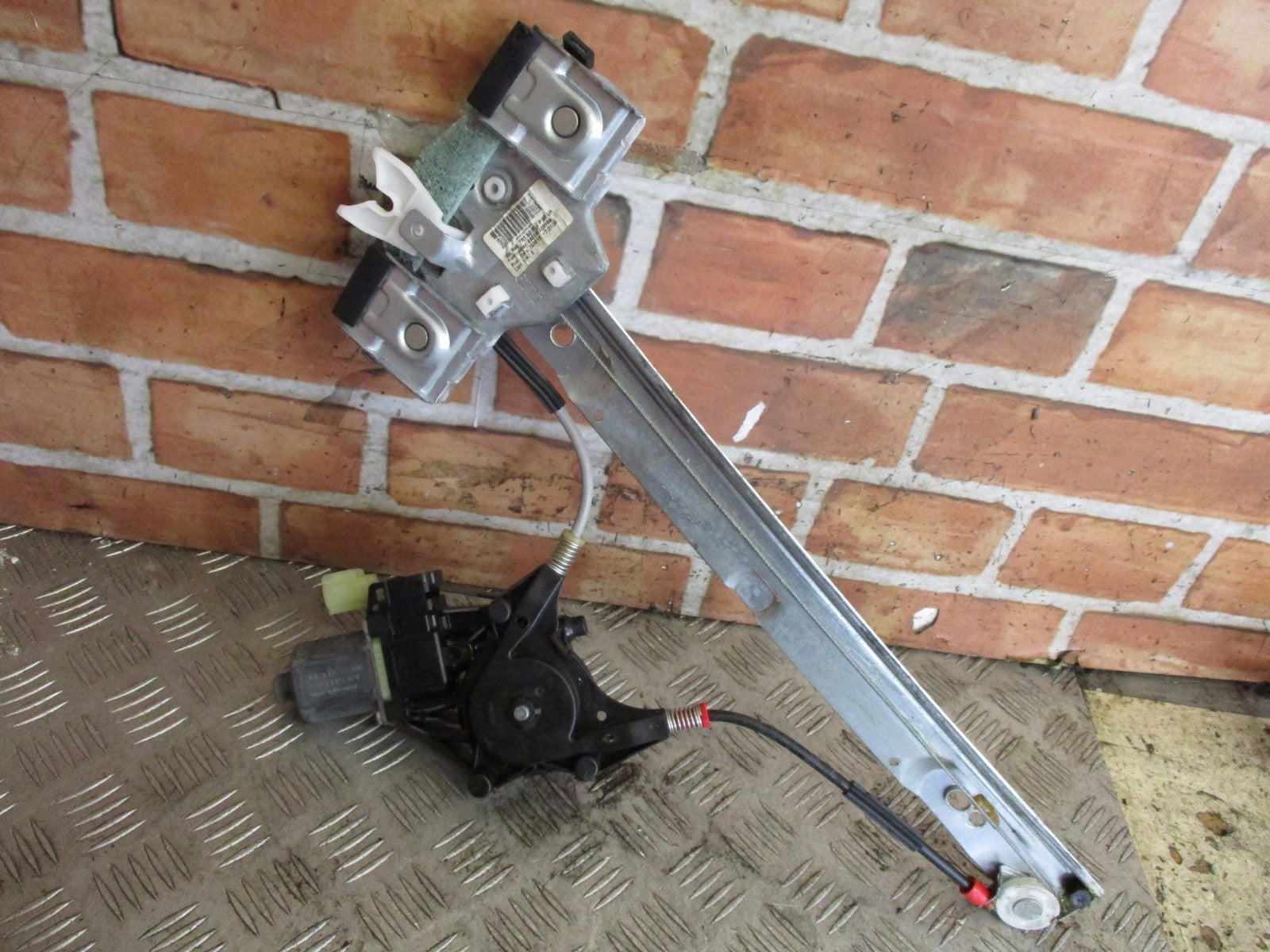FORD FIESTA MK7 2010 5DR NSF PASSENGER FRONT WINDOW REGULATOR MOTOR 8A61A23201BN