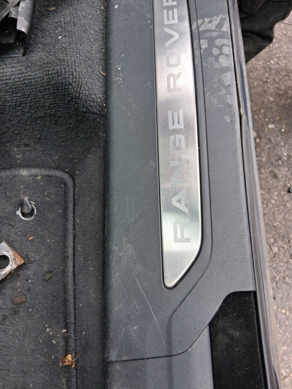 2024 RANGE ROVER VELAR P400e NSF PASSENGER FRONT DOOR ENTRY SILL TRIM