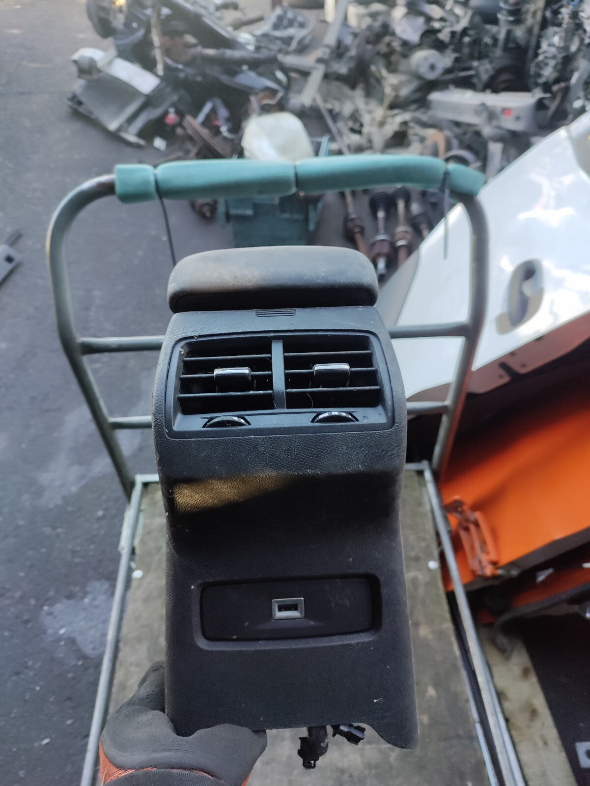 2019 CITROEN C4 CENTRE CONSOLE WITH LEATHER ARMREST VENTS