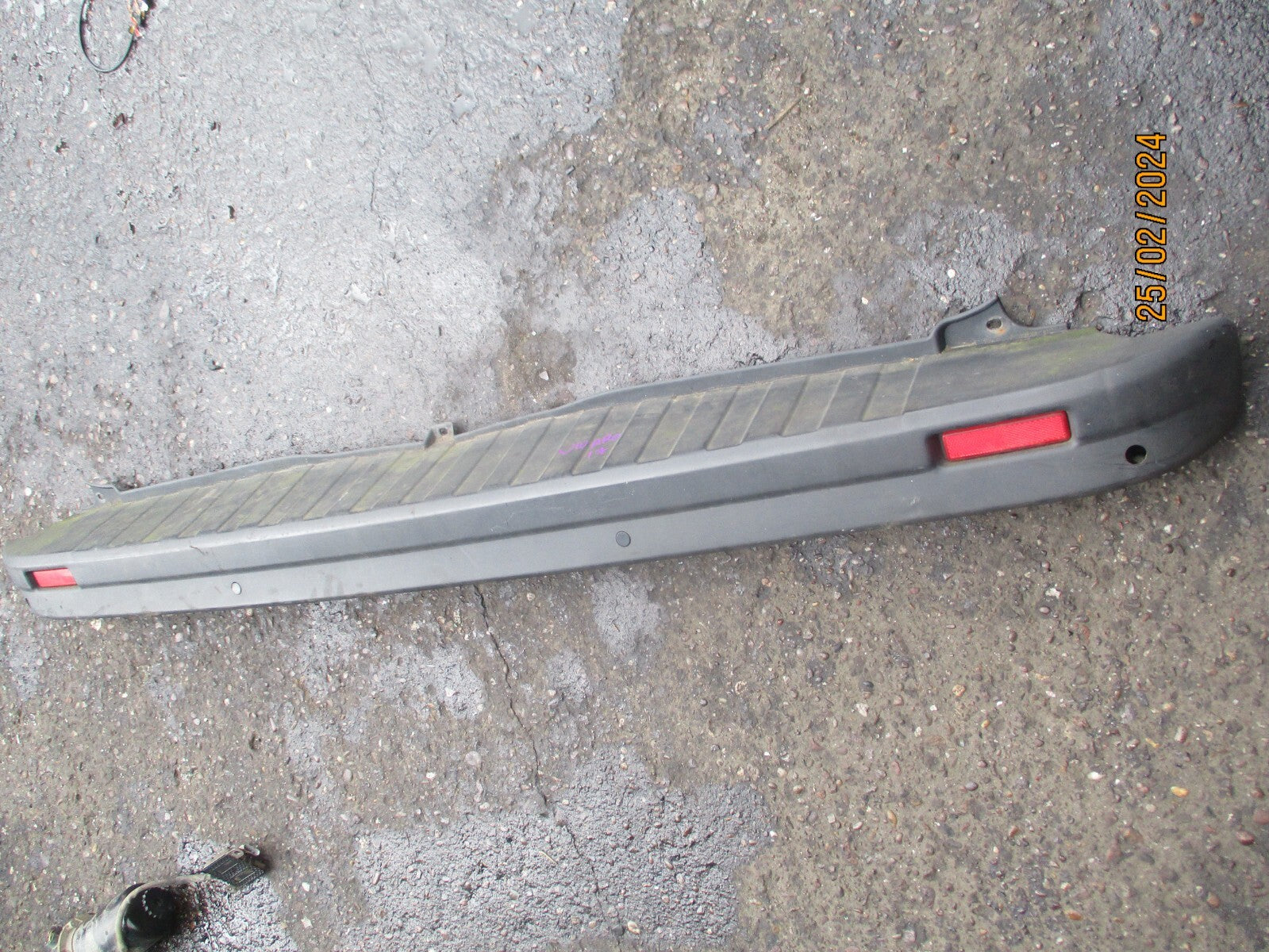 VAUXHALL VIVARO X82 MK2 2017 REAR MIDDLE BUMPER & REFLECTOR WITH SENSORS