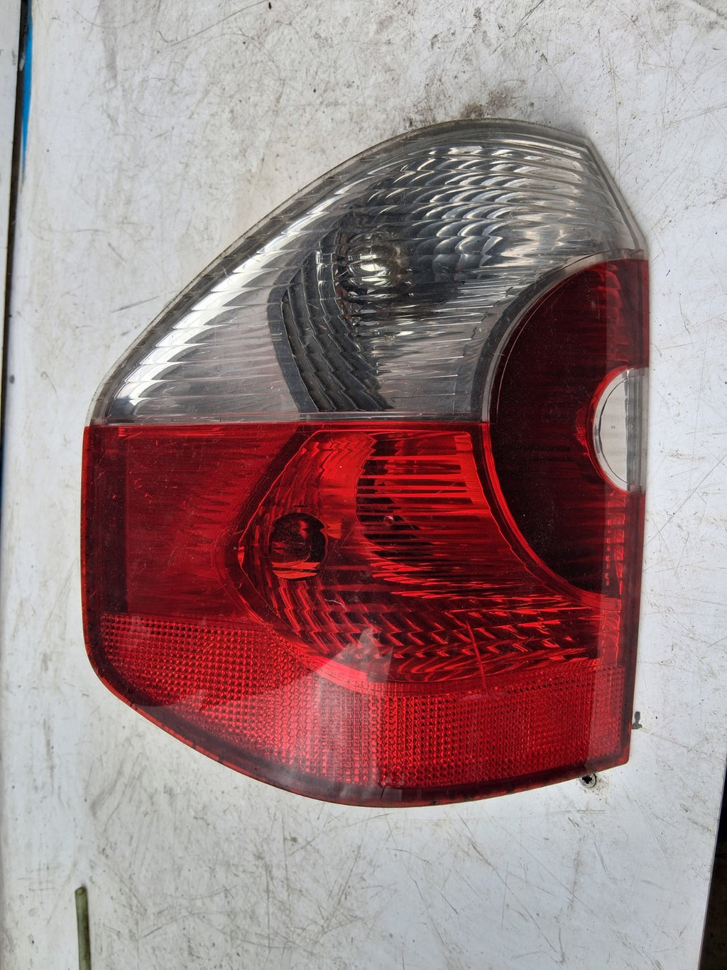 2004 BMW X3 E83 NSR PASSENGER SIDE REAR TAIL LIGHT LAMP 3414399