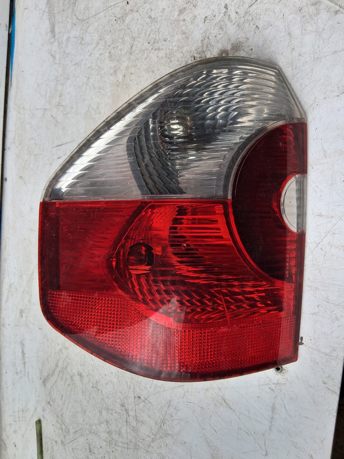 2004 BMW X3 E83 NSR PASSENGER SIDE REAR TAIL LIGHT LAMP 3414399
