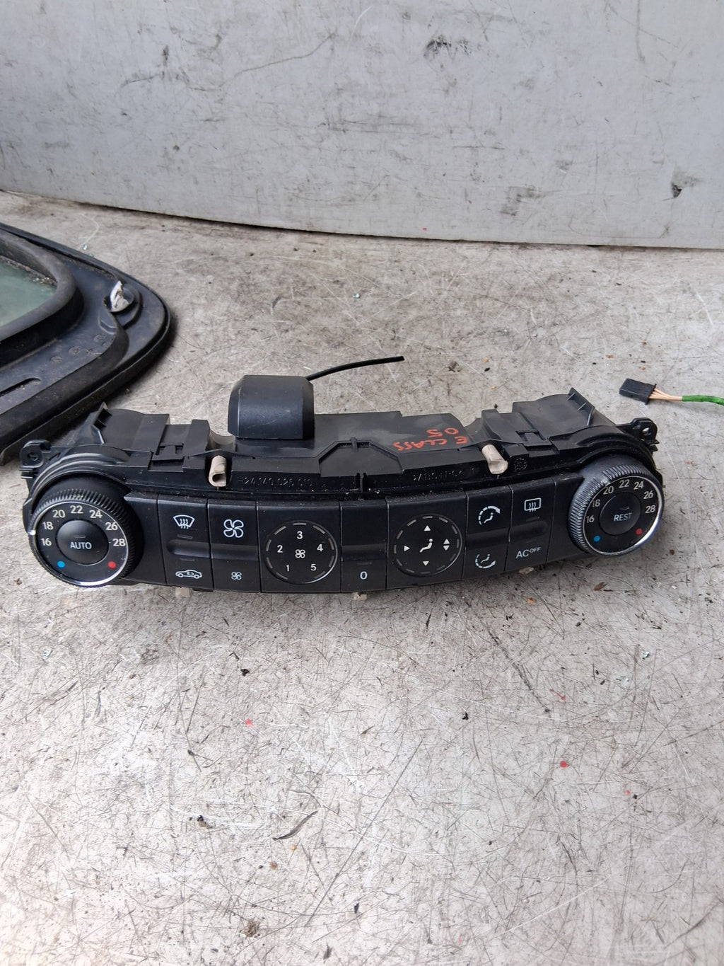 2005 MERCEDES E CLASS HEATER CONTROL PANEL SWITCHES CLIMATE CONTROL 2118300190