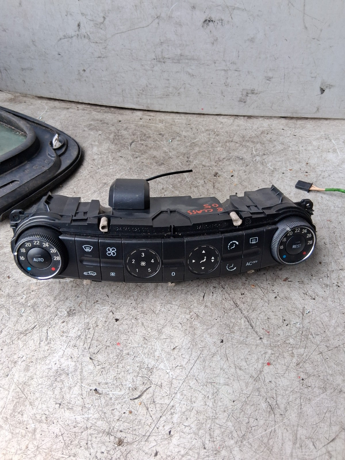 2005 MERCEDES E CLASS HEATER CONTROL PANEL SWITCHES CLIMATE CONTROL 2118300190