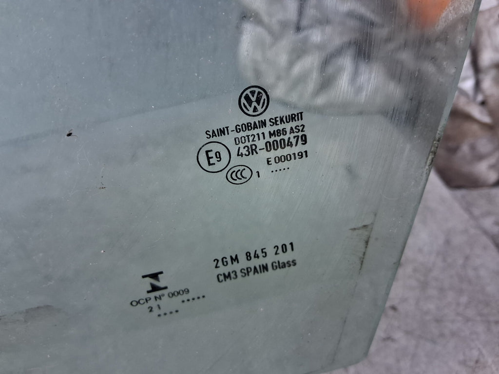 2021 VOLKSWAGEN T CROSS NSF PASSENGER SIDE FRONT LEFT WINDOW GLASS