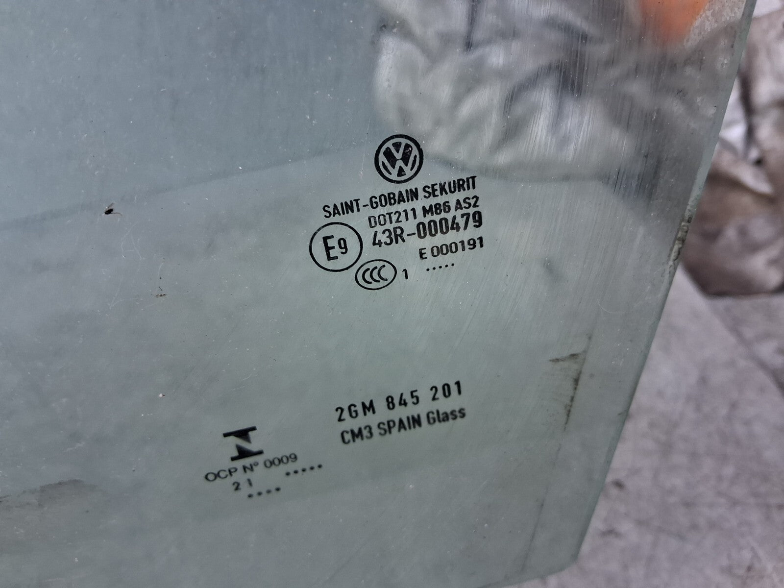 2021 VOLKSWAGEN T CROSS NSF PASSENGER SIDE FRONT LEFT WINDOW GLASS