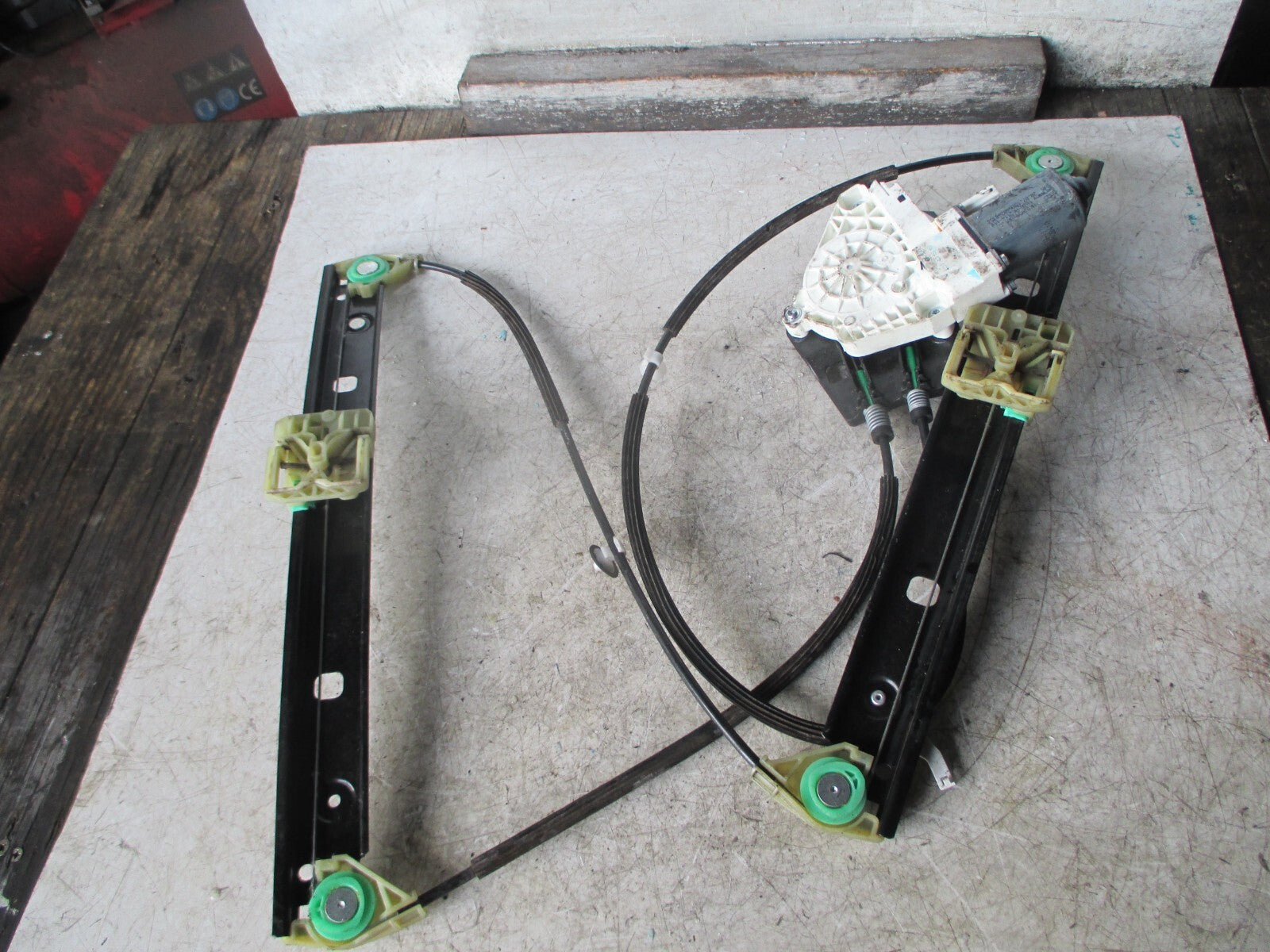 AUDI A1 8X 2015 NSF PASSENGER SIDE FRONT WINDOW MOTOR REGULATOR 8X4837461A